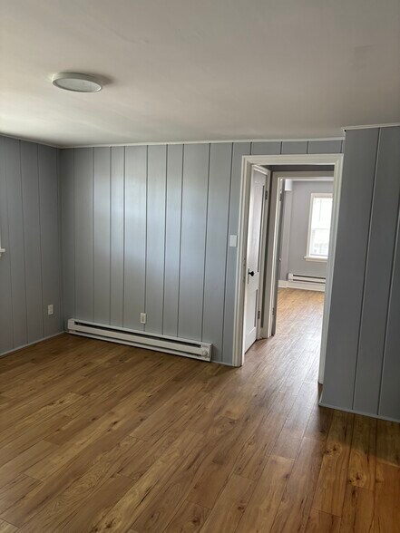 Building Photo - 210 1/2 Belden St