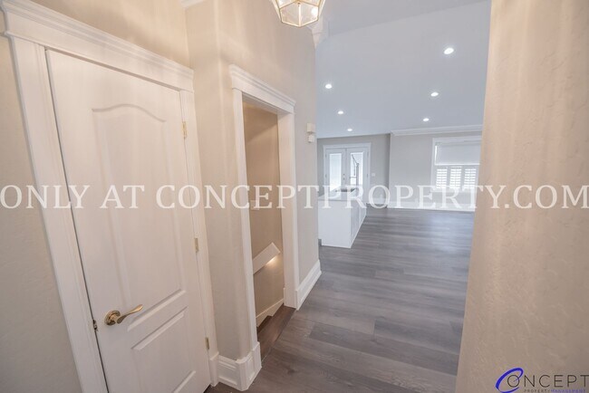 Building Photo - Attractive 4 Bed 3 Bathroom Home: Backing Park - 2 Car Garage