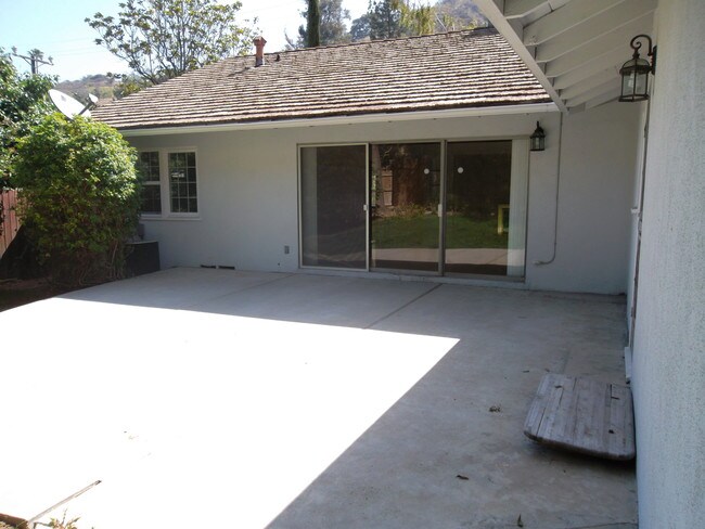 Building Photo - 3751 Stone Canyon Ave