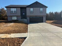 Building Photo - 28718 Woodland Heights Dr