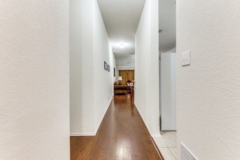 Building Photo - 4860 Ambrosia Dr