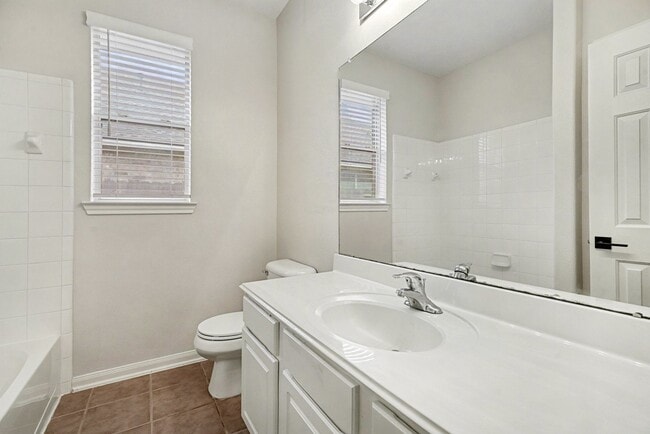 Building Photo - 809 Hallmark Oak St