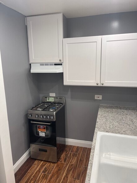 Building Photo - 508 S Catalina Ave