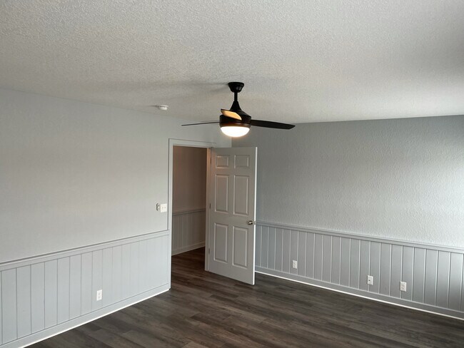 Building Photo - 9969 Glen Rd