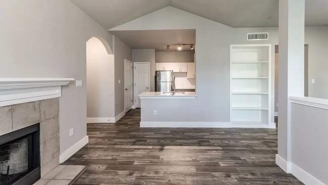 Building Photo - Available Now – Modern Apartment for Rent
