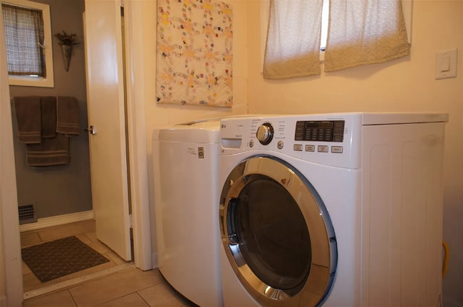 Building Photo - 2515 Mandrake Dr