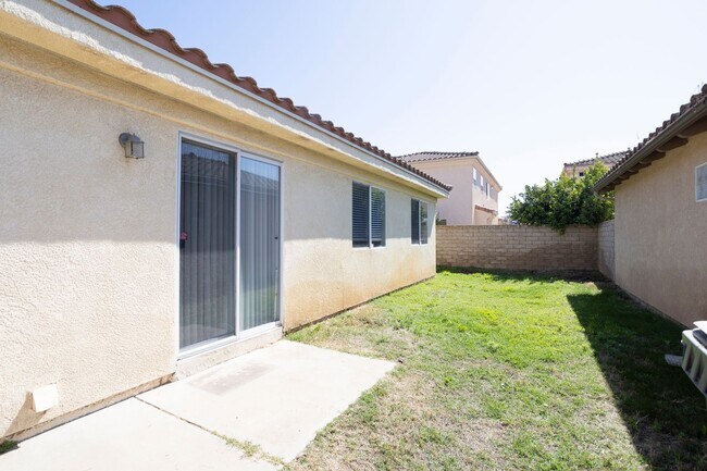 Building Photo - Schedule a tour today for a BEAUTIFUL 3-Be...