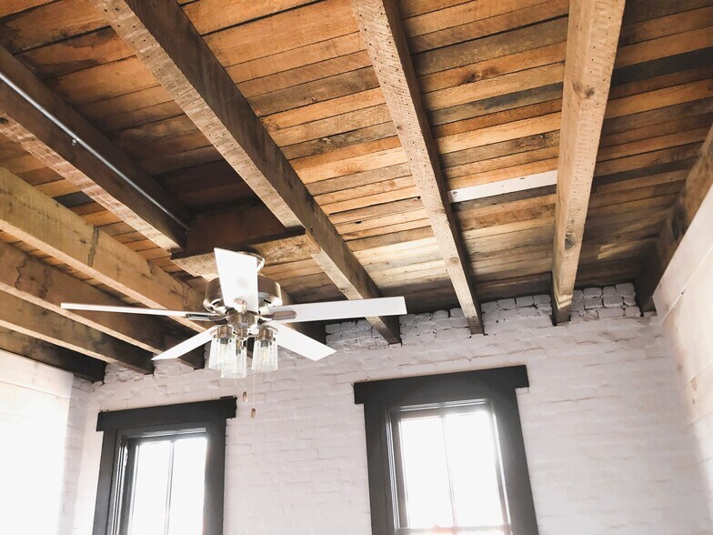 Building Photo - 121 Howard Ave