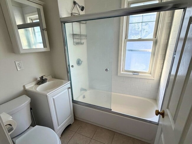 Building Photo - 19 1st St