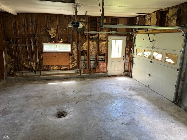 Building Photo - 603 E Clyde St