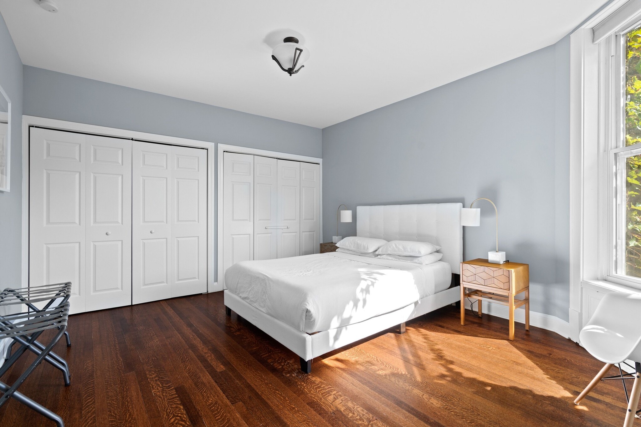 Building Photo - 913 W Belden Ave