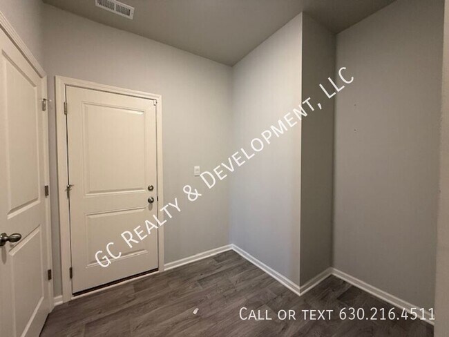 Building Photo - 1694 Cottage Dr