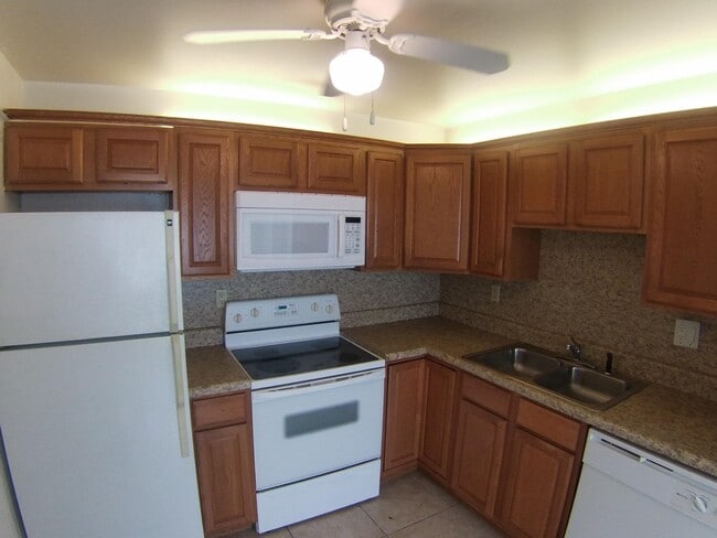 Building Photo - 537 Normandy Ln