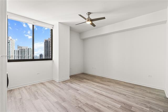 Building Photo - 999 SW 1st Ave