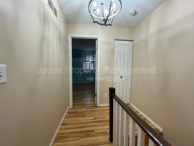 Building Photo - 2591 Stratford Dr