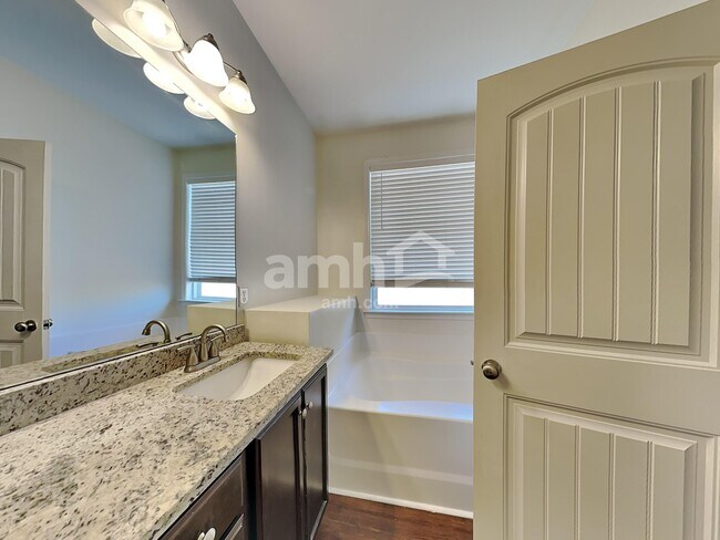 Building Photo - 125 Bur Oak Dr