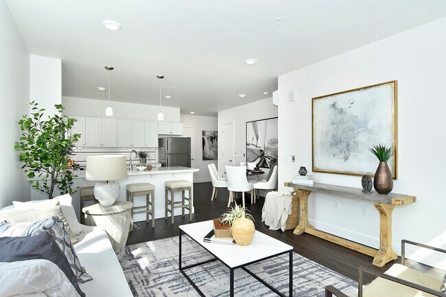 Building Photo - 21 Astor