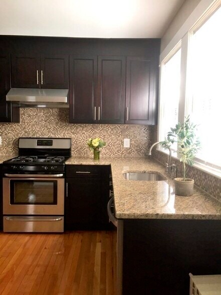 Building Photo - 90 Orchard St