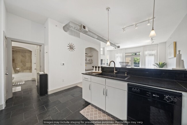 Building Photo - 1901 Post Oak Blvd