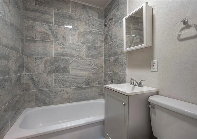 Building Photo - Updated 3 Bedroom Ranch