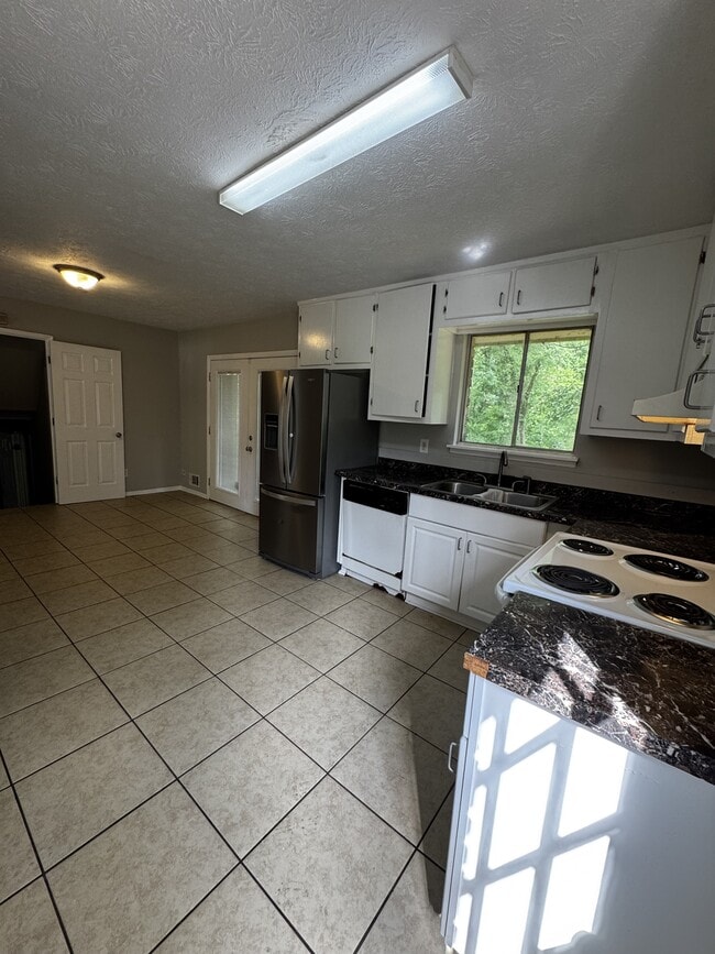 Building Photo - 2128 Baden Ct