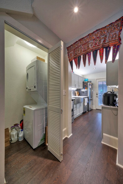 WASHER/DRYER CLOSET - 3805 southridge dr