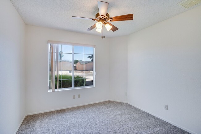 Building Photo - Beautiful, Clean 3Bdrm, 2ba home on East s...