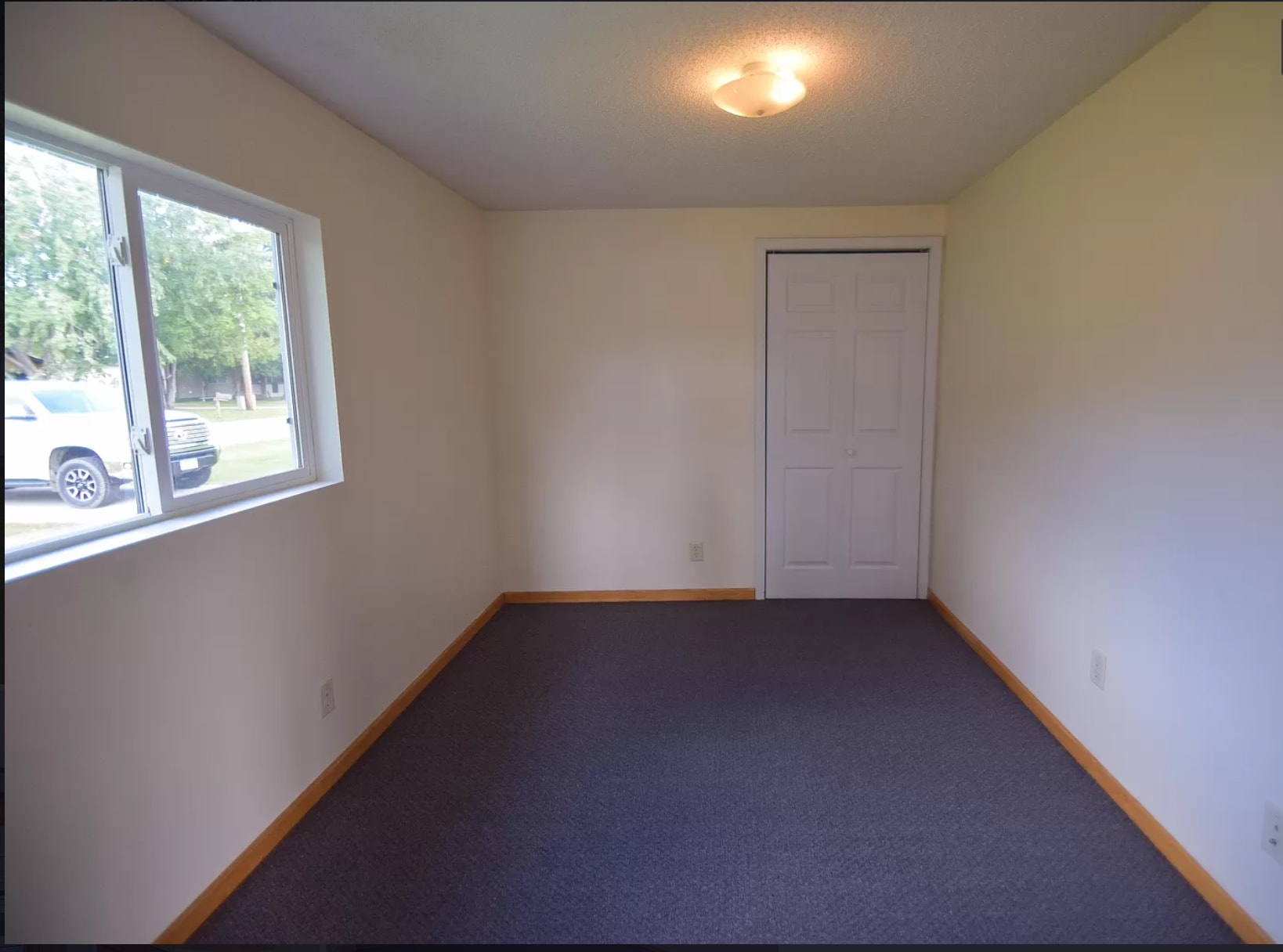 Bedroom. - 515 2nd St W