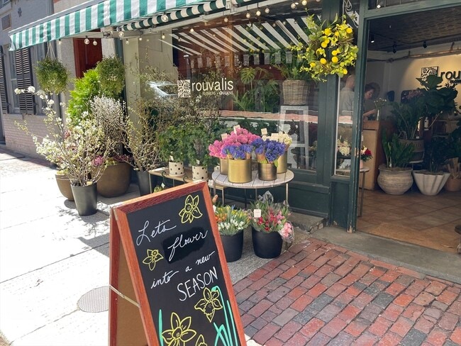 Building Photo - 100 Charles St