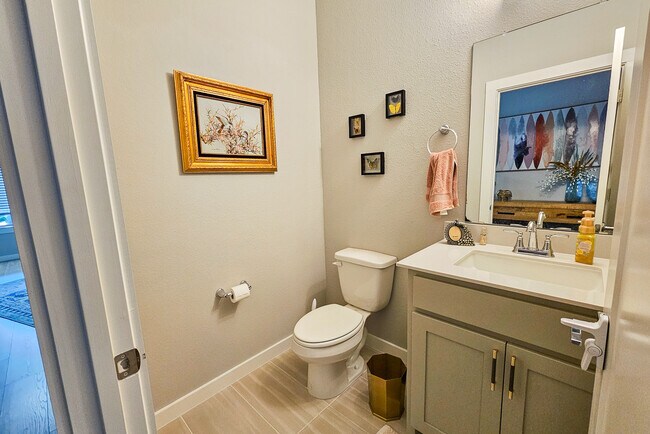 Building Photo - 198 Western Way