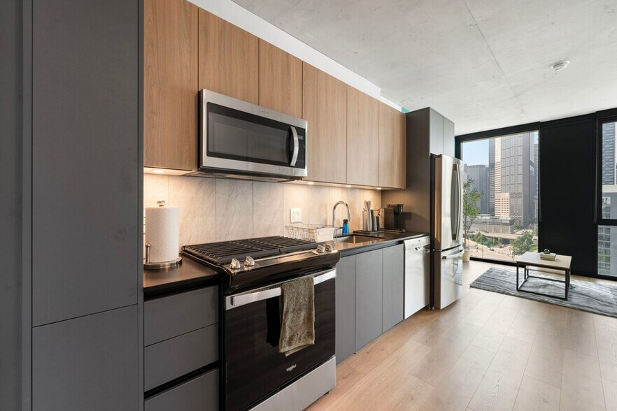 Building Photo - 234 W Polk St