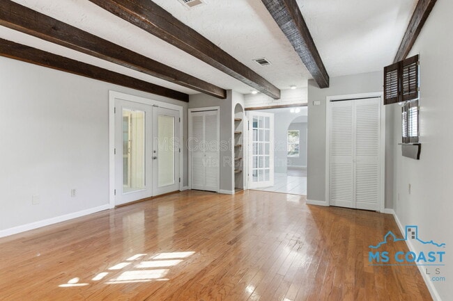 Building Photo - 339 Hilton Ave