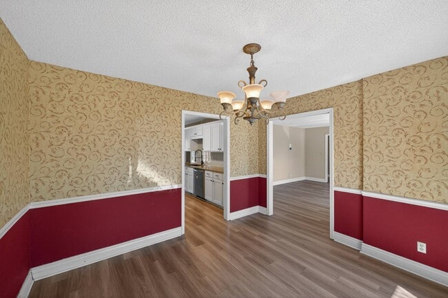 Building Photo - 1910 W 4th St S