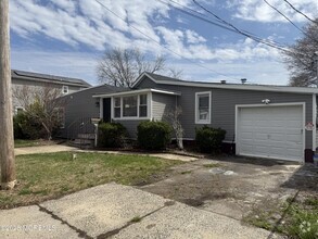 Building Photo - 636 Sydney Ave