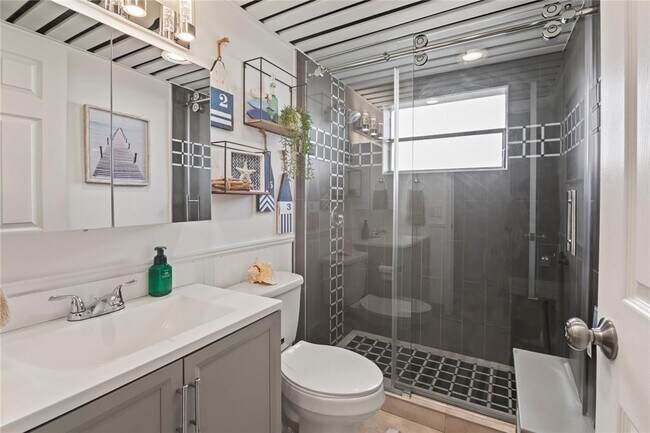 Building Photo - 352 Saxony Trail