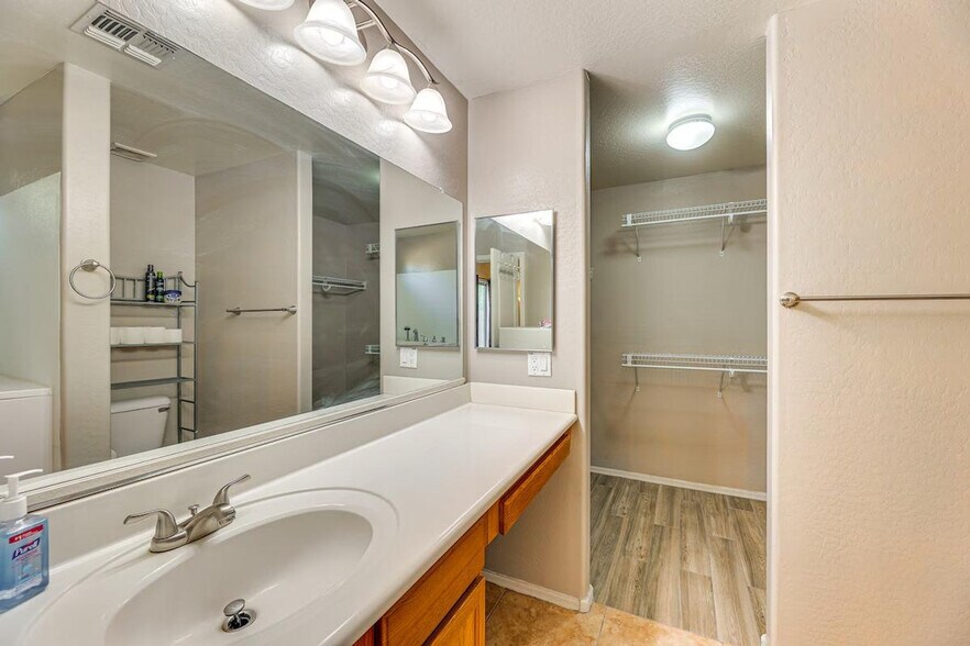 Building Photo - 1884 W CALIBERA Ct