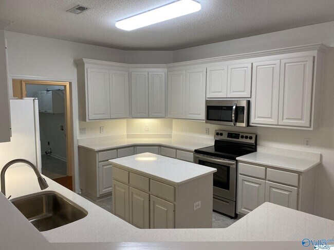 Building Photo - 417 Barrington Hills Dr