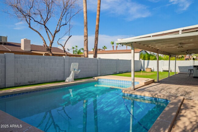 Building Photo - 8902 E Cholla St