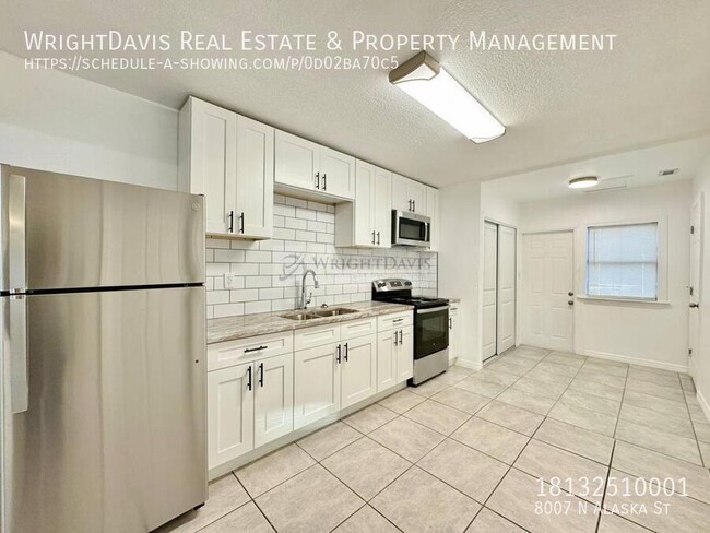 Building Photo - Beautifully Renovated 2/1 in Tampa!