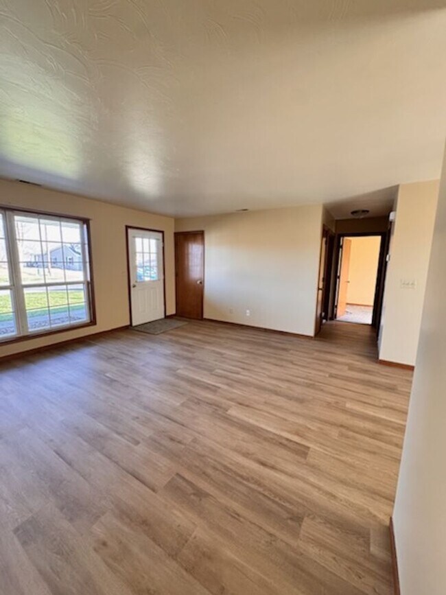 Building Photo - NEW LISTING 2 bed duplex in Albion, IN!