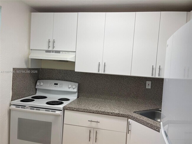 Building Photo - 17255 SW 95th Ave