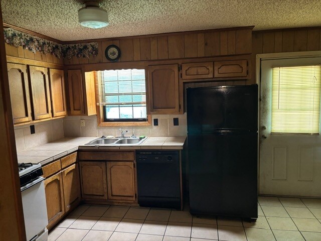Kitchen - 104 Pamela Cir