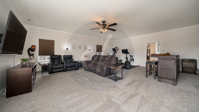 Building Photo - Country Living on 13.5 Acres