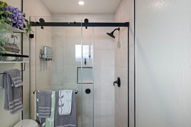 Building Photo - 919 Redbird Dr