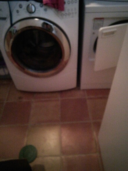 laundry room - 827 Mathews St