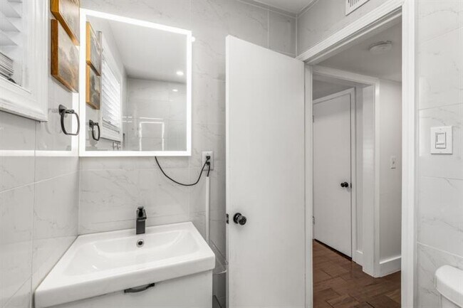 Building Photo - 100 Biscayne Dr NW