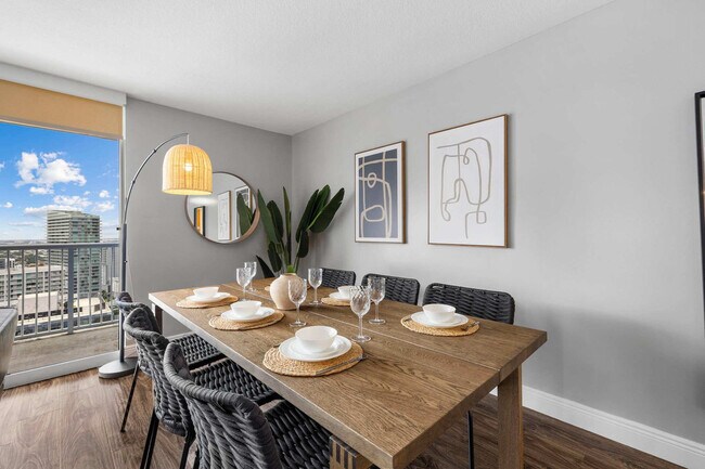 Building Photo - 1 SE 12th St