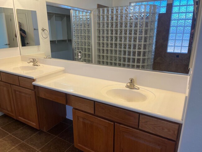 Building Photo - 14361 W Maui Ln