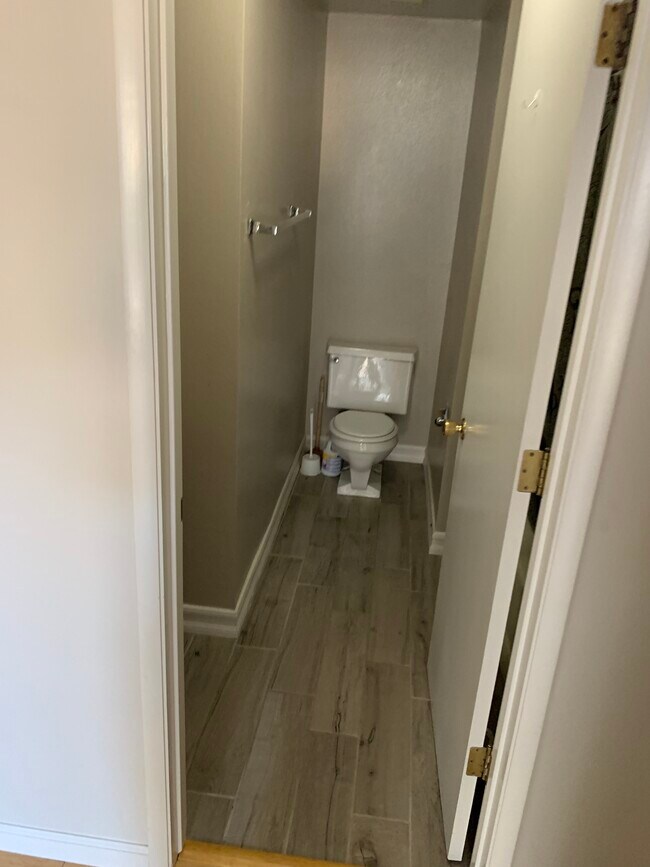 Building Photo - 1230 S Arlington Ave