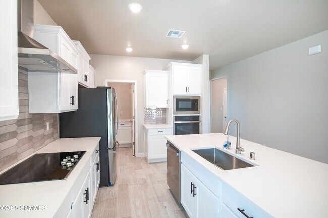 Building Photo - 3019 San Jenaro Dr